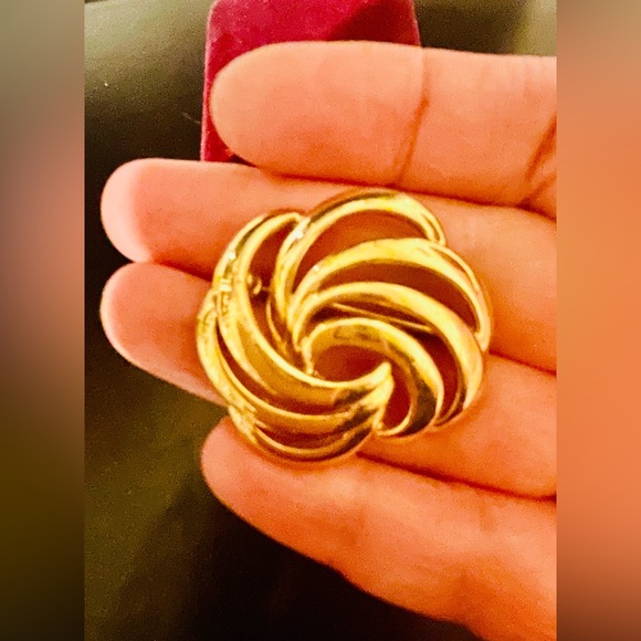 Napier Jewelry - Vintage NAPIER Gold Swirl Brooch